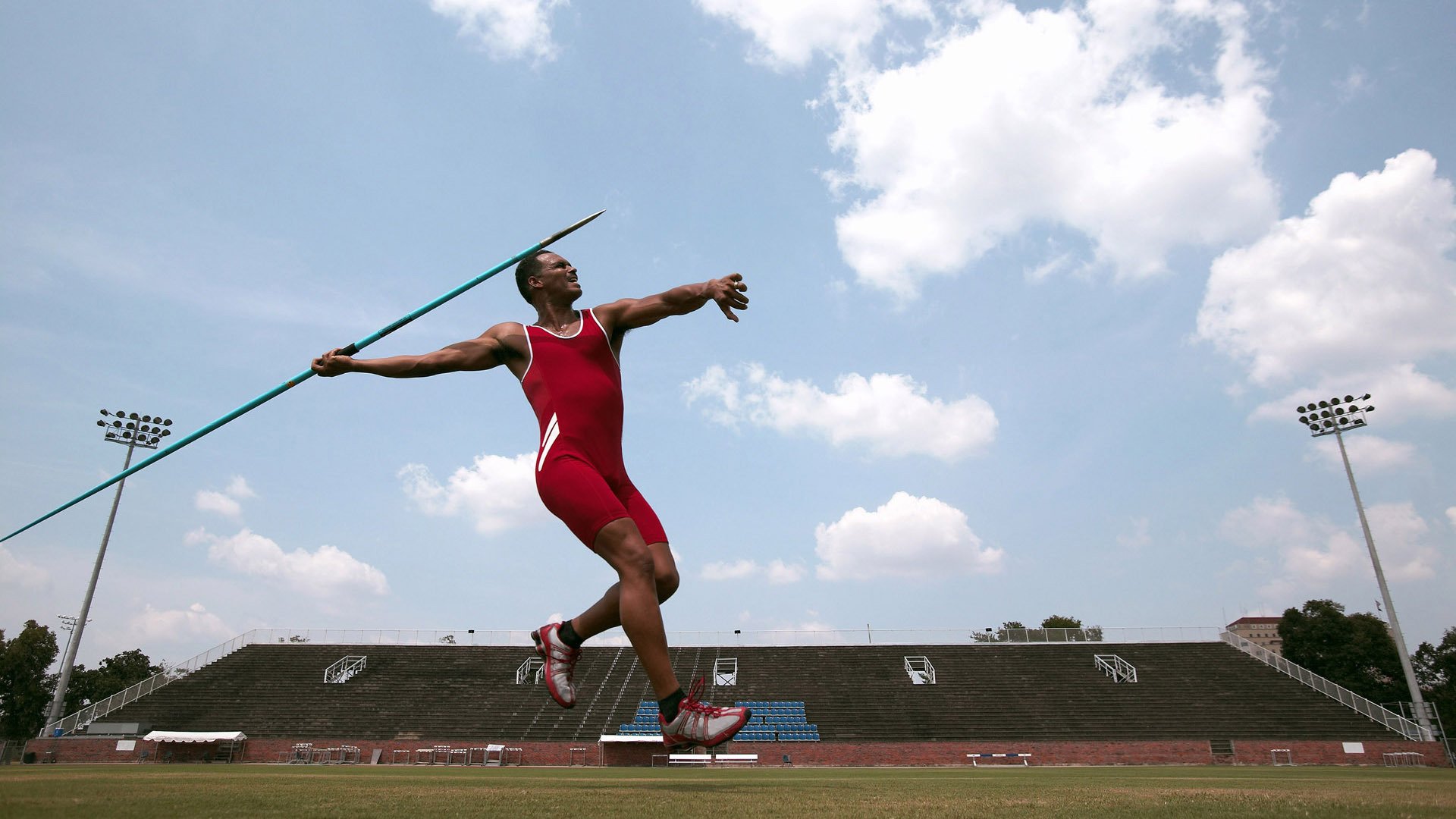 葡萄牙骑手吉尔贝托·费利佩在2024年全国工作马术锦标赛中获得大师组银牌，表现出色。